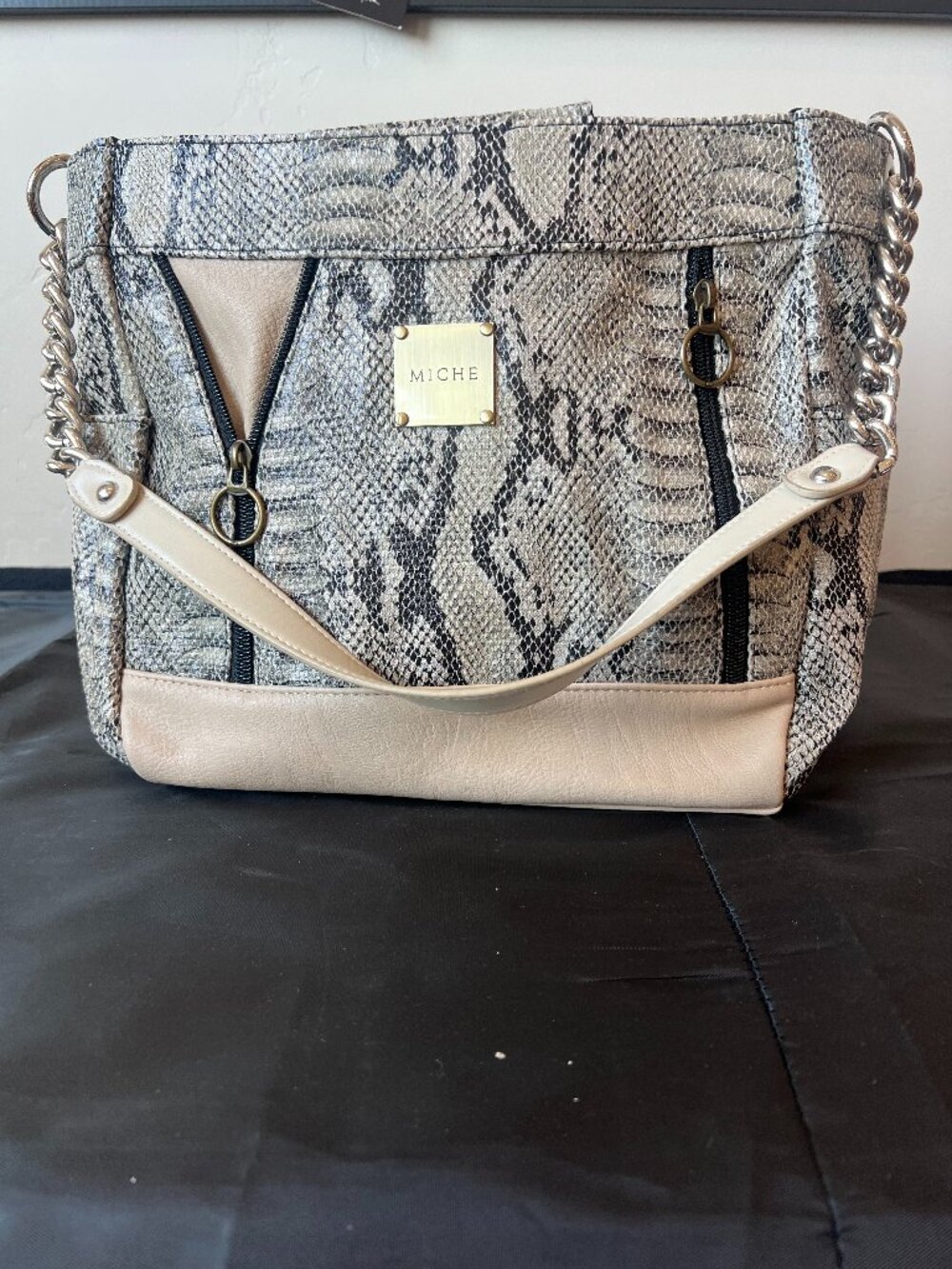 Miche Leslie Demi shell with handle and extender chain, snakeskin look